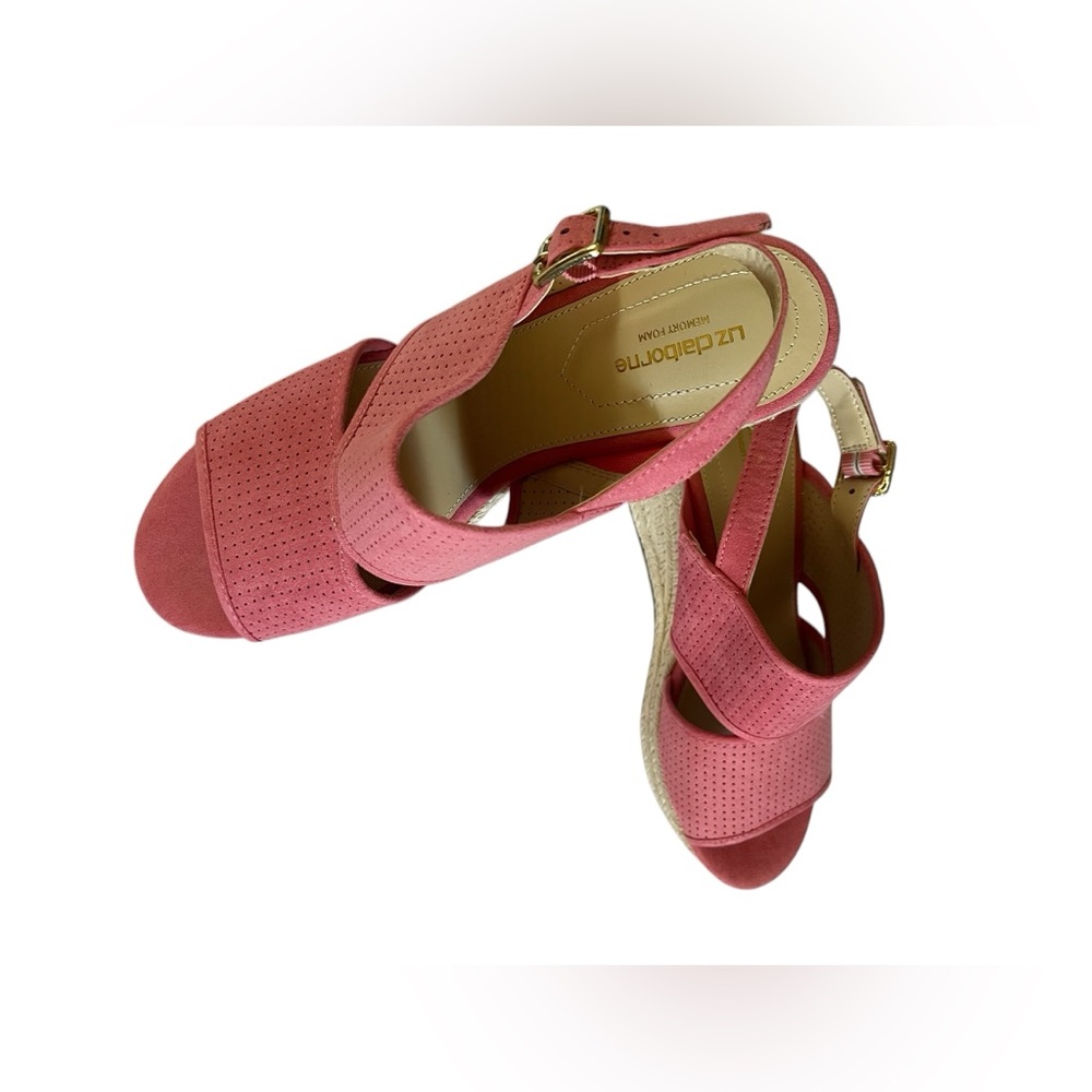 Hostess Pic 💥🥳 New Liz Claiborne Pink Sandals with Textured Straps - Picture 9 of 10